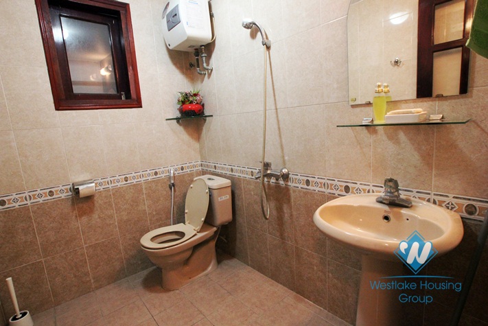 Cheap house for rent in Nghi Tam area, Tay Ho, Ha Noi